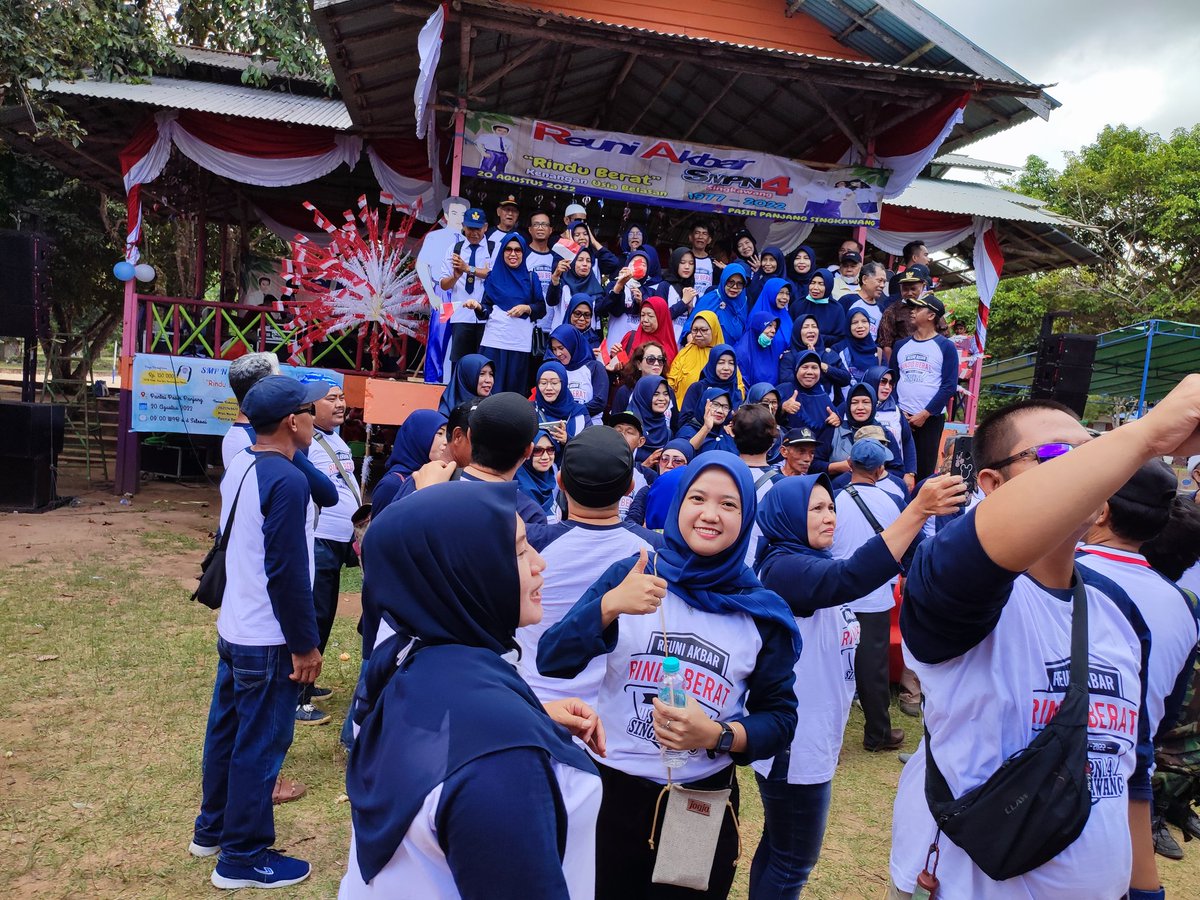 nind_ndi's tweet photo. #reuniakbarsmpn4singkawang #rinduberat https://t.co/ELxRH43Nzp