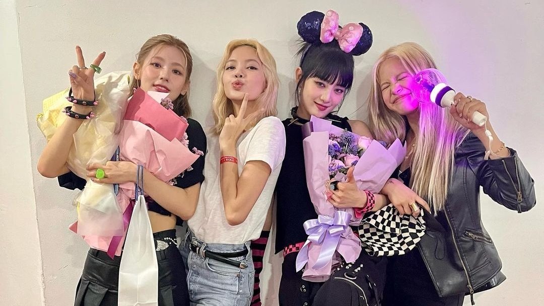 lisacelebreties's tweet photo. A real family they look perfect! 🥺💗
#GIDLE #BLACKPINK #CLC #SORN #LISA #MINNIE #THAILINE https://t.co/MVWR9ktd4J