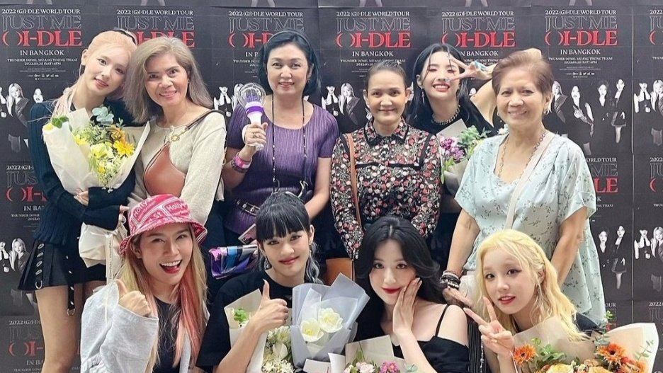lisacelebreties's tweet photo. A real family they look perfect! 🥺💗
#GIDLE #BLACKPINK #CLC #SORN #LISA #MINNIE #THAILINE https://t.co/MVWR9ktd4J