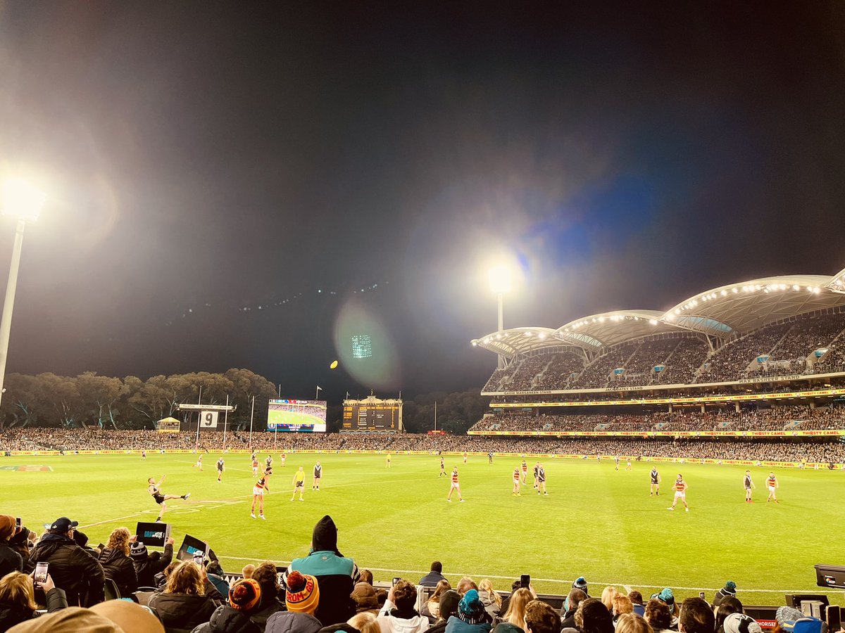 ashlyferg's tweet photo. Thereβs nothing like being at a game. Watching this goal of Robbieβs right in front of me last night then seeing Port thrash the Crows and take our great man out in style was next level joy. Not to mention 50,090 fans crowding the oval.
So great. #TheGrayTest #weareportadelaide https://t.co/Xp108LiZjW
