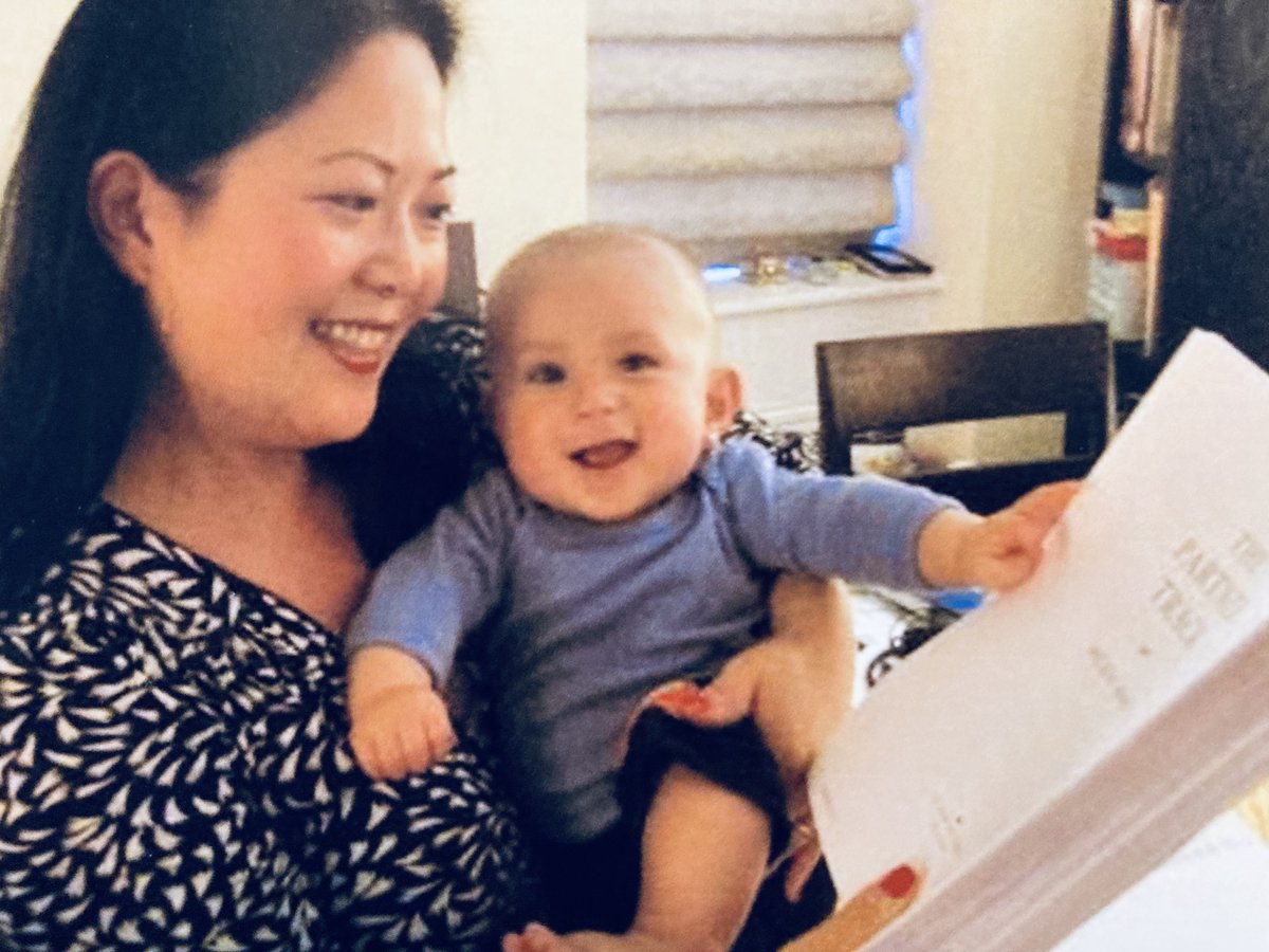 helenwan1's tweet image. My mom loves this pic and reminded me of it. I gave birth to 2 babies that year- this great kid, and #PartnerTrack (nee #ThePartnerTrack). This was the afternoon I got my first page proofs. Exciting! Now, so excited for the @Netflix show this Friday 8/26. Thank you, friends.💓
