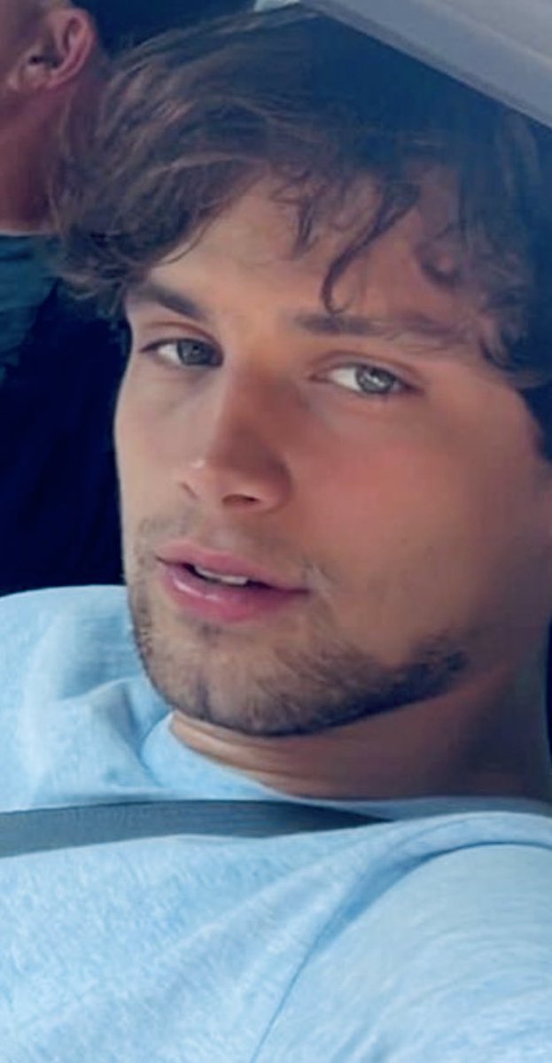 RobinScrutton's tweet photo. Oh my friggin goodness π Just look at this face! This face makes me forget where the hell I even am π€¦ββοΈπ #Wow #Hischin π₯ #Helpme lol #Whiteyynation #Williamwhite #Totalboss β€οΈ https://t.co/evAdr2Tth9