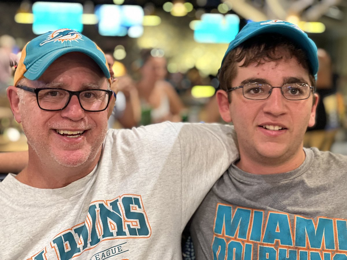 retailscoop's tweet photo. Ready for some #football #finsup How about a #touchdown #Dolphins? https://t.co/0I6ZF6yVGt