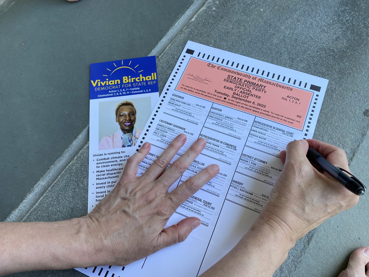 Vivian4StateRep's tweet photo. AT THE DOORS TODAY
Best way to greet a Vivian Birchall canvasser? Grab your ballot and vote for Vivian right then and there!!!
Love. Our. Voters!!! #14thmiddlesex #vivianbirchall #staterep #mapoli #doors https://t.co/wvkyMtewc7