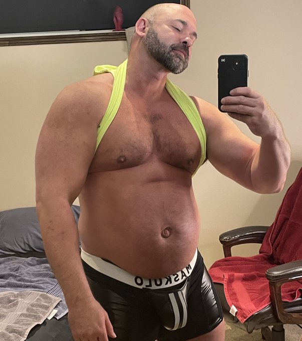 Selfie Saturdays eh!

#BigDaddy #Muscle #Gay #BeardsAreSexy #Sexy #SexyOver40 #Selfies #GayMuscle #GayBear