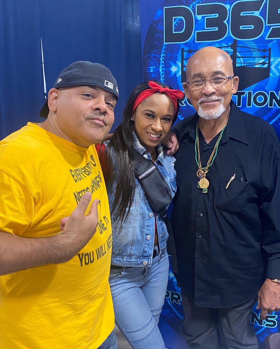 juanjeremy100's tweet photo. Felt great seeing some folks I have not seen in a while at #wrestlebash22 #wrestlebash ⁦@rodzjohnny⁩ ⁦@SonnyKissXO⁩ ⁦@RealTSteelz⁩
#bonitaboricuabadass #boricua🇵🇷 #sonnykiss #unpredictablejohnnyrodz #wwe #impactwrestling #aew #tashasteelz #lucha
⁦⁩   ⁦l https://t.co/pr6UlRyeYW