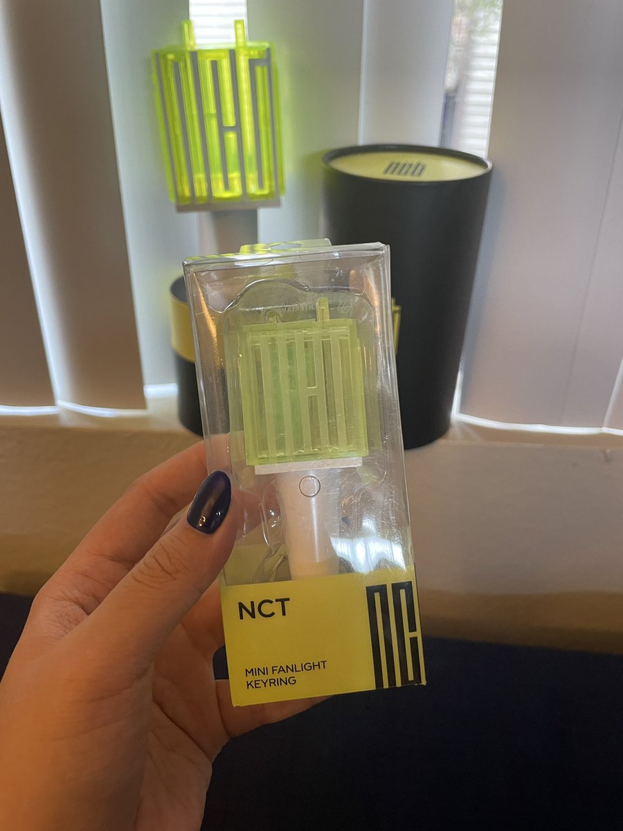 jukyusquare's tweet image. wts nct lightstick - full size is lightly used; mini size is in original package
no stickers on handle
comes with batteries (used for 1-2 concerts only)

$50 for full size
$30 for mini size
discount if you buy both

pick up @ kcon day 2 preferred

#nct #nctselling #KCON2022LA