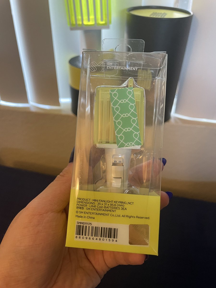 jukyusquare's tweet image. wts nct lightstick - full size is lightly used; mini size is in original package
no stickers on handle
comes with batteries (used for 1-2 concerts only)

$50 for full size
$30 for mini size
discount if you buy both

pick up @ kcon day 2 preferred

#nct #nctselling #KCON2022LA