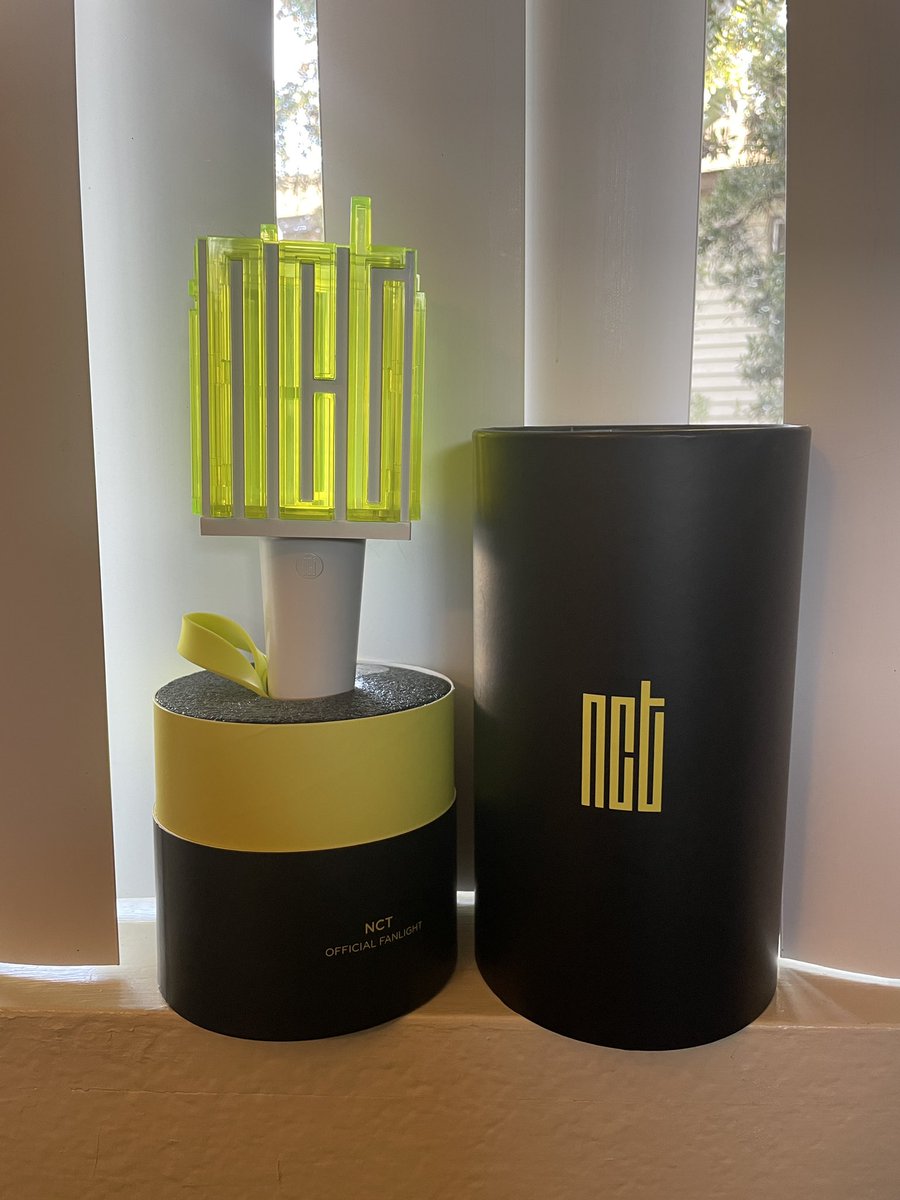 jukyusquare's tweet image. wts nct lightstick - full size is lightly used; mini size is in original package
no stickers on handle
comes with batteries (used for 1-2 concerts only)

$50 for full size
$30 for mini size
discount if you buy both

pick up @ kcon day 2 preferred

#nct #nctselling #KCON2022LA