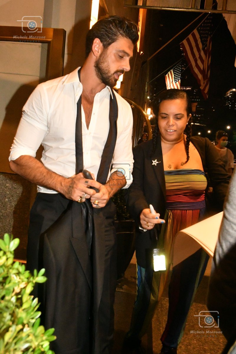HCBMidias's tweet photo. 📸🇺🇸|| #MicheleMorrone outside the #TheNext365Days BY Fan Event at The Paris Theater on August 18, 2022 in New York City.

📸🇧🇷|| #MicheleMorrone do lado de fora do evento #TheNext365Days BY Fan Event no The Paris Theatre em 18 de agosto de 2022 na cidade de Nova York. https://t.co/teNfMazz3Q