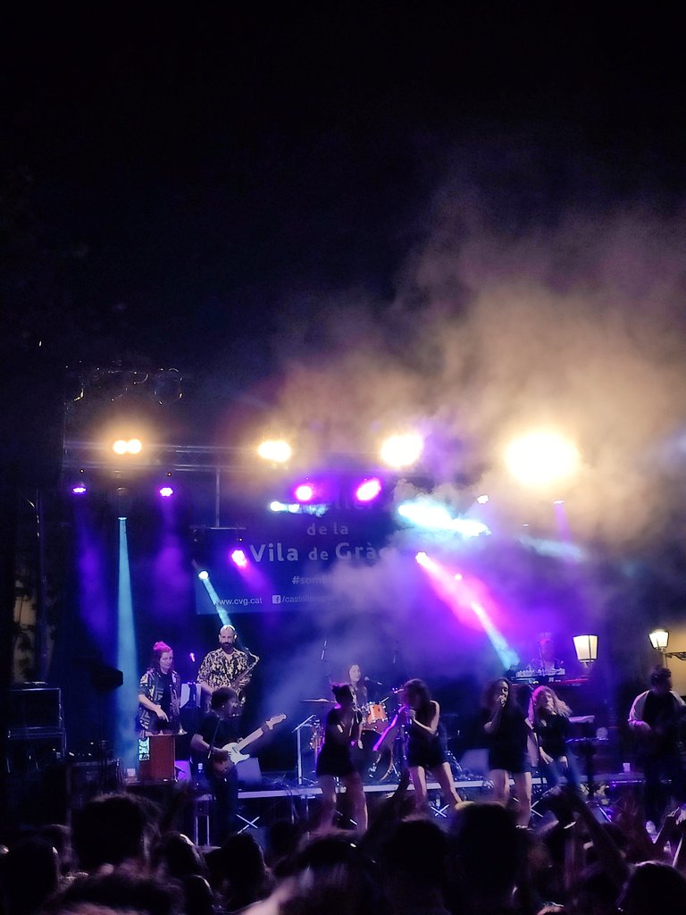 JliaBrugada's tweet photo. Llarga vida als concerts d'estiuuuuu! @LaGoldenBeat https://t.co/0kMA3xH7d3
