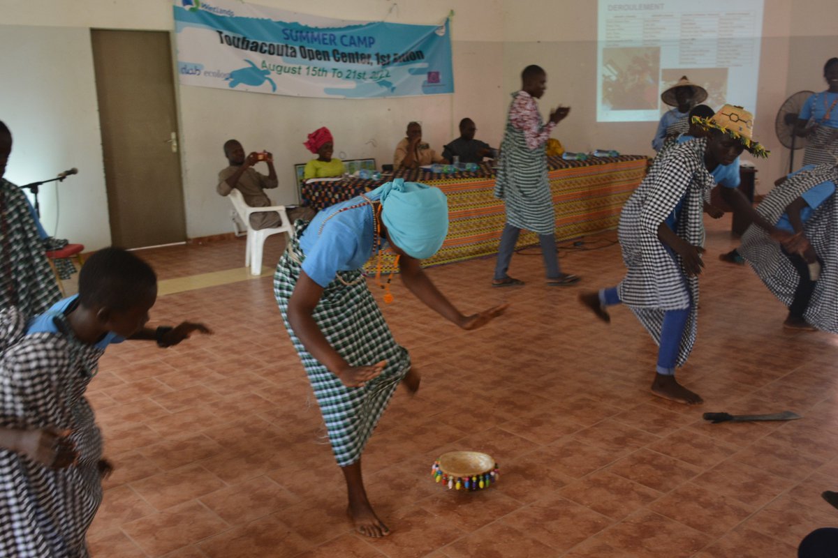 WetlandsAfrica's tweet photo. 5e JOURNÉE DU CAMP DE VACANCES  « Centre AÉRÉ de Toubacouta » organisé par #wetlands dans le cadre du programme PAPBio « Gestion des Forêts de Mangroves du Sénégal au Bénin » 20 AOUT 2022
- Remise de Fournitures scolaires aux campeurs https://t.co/NvV7SdO3A2