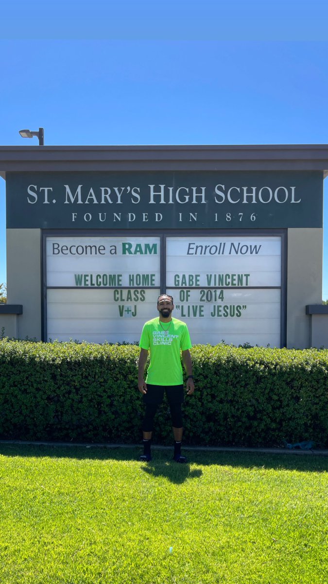 iamgabevincent2's tweet photo. Thank you for allowing me to have my camp here today ! Huge thanks to @SMBoysHoops for helping me put this on as well as @gussarmstead 🙏🏾 https://t.co/eUICUs2ydf