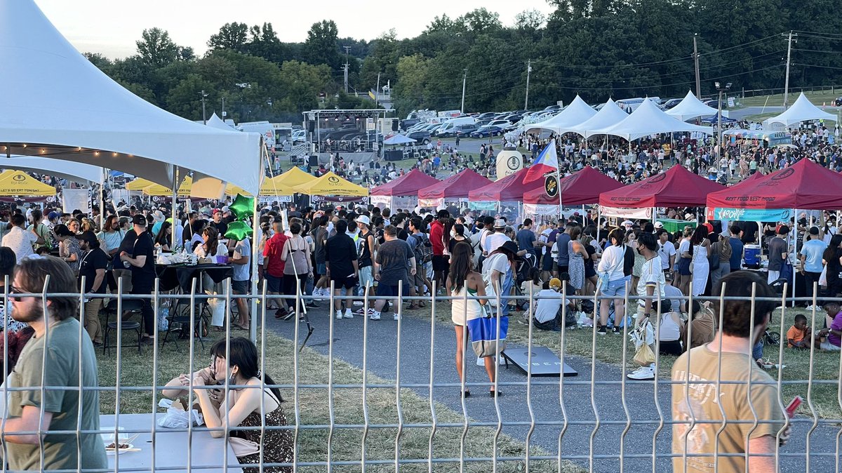 DaydreamRemix's tweet photo. Asia Collective Night Market could’ve been so cool. All the right vendors but terrible logistics all ‘round. Lines for food were dangerously long let alone the lines in traffic and the accidents that happened… eek. We went, walked a circle, and left without eating anything. https://t.co/uZ2MSyHtOh