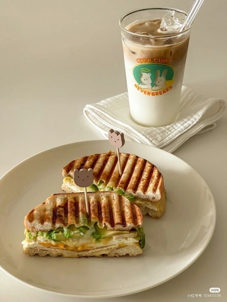 ㅤ  

͏͏͏͏͏͏

️️ ️️ ヒカル  •  08月21日   𖡡   —   minato。
͏͏͏͏͏͏

 ️️ it’s a lovely sunday, isn’t it?
 ️️ i’m pretty much free so i decided
 ️️ to cook breakfast. wanna join me?

ㅤ