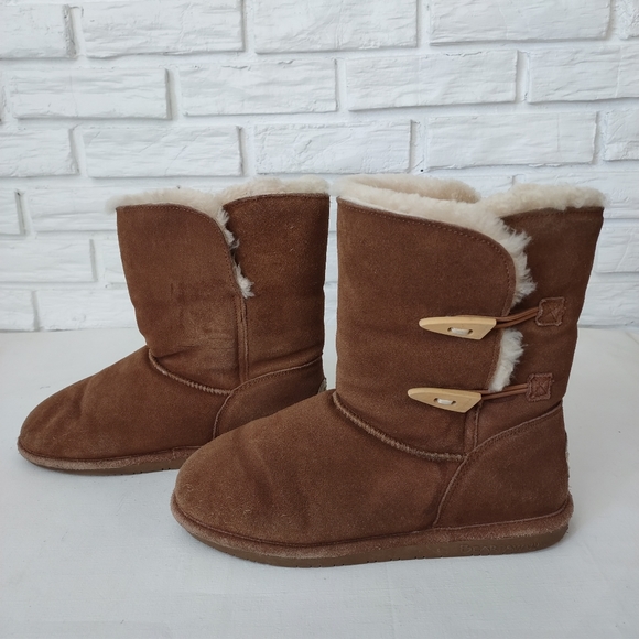 alliefeld16's tweet photo. So good I had to share! Check out all the items I'm loving on @Poshmarkapp #poshmark #fashion #style #shopmycloset #bearpaw #prettybird #matildajane: https://t.co/g9JxF0sMIs https://t.co/LYQGXGbDEj