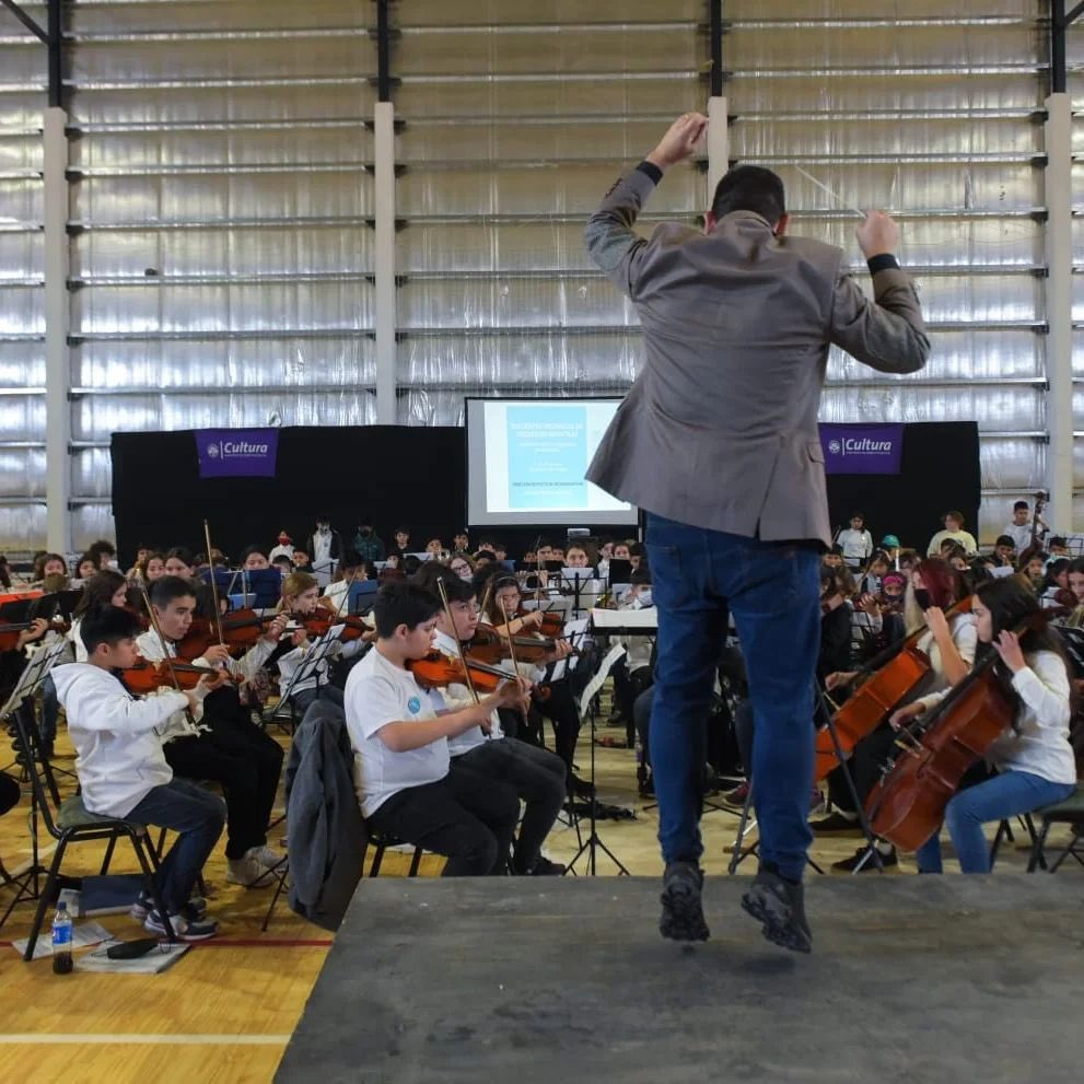 minsaurralde's tweet photo. 🎻🎷🎶 | Desde @BAProvincia se llevó adelante el Encuentro Provincial de Orquestas Infantiles en el que más de 300 niñas y niños disfrutaron de talleres musicales, ensayos y actividades recreativas en Chapadmalal. 👧🏻👦🏼

#EducaciónPúblicaDeCalidad
#LaProvinciaEnseña https://t.co/RAd5CVo22h