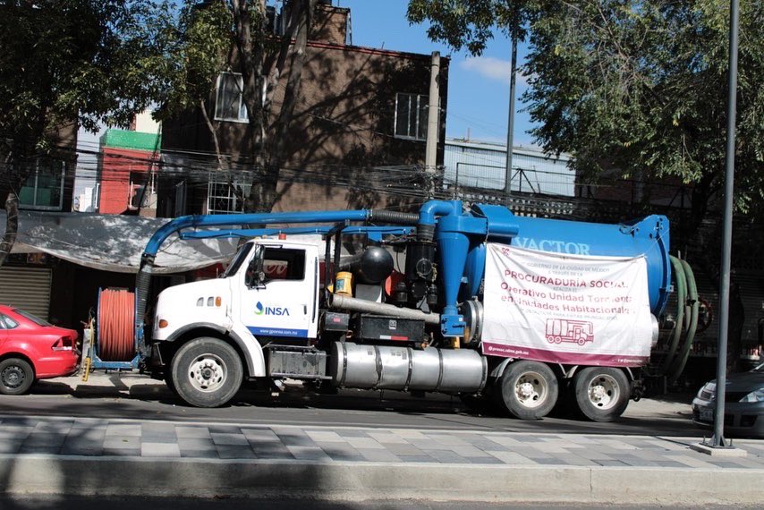 ProsocCDMX's tweet photo. El sábado también trabajamos, servicios dentales, médicos y asesorías, así como el Operativo #UnidadTormenta que brinda la @ProsocCDMX llegaron con el #DiarioEnTUnidad para cuidar de los vecin@s y prevenir inundaciones en las UH de #DrVertiz.
#BienestarEnTUnidad https://t.co/x3AQyF2ULX