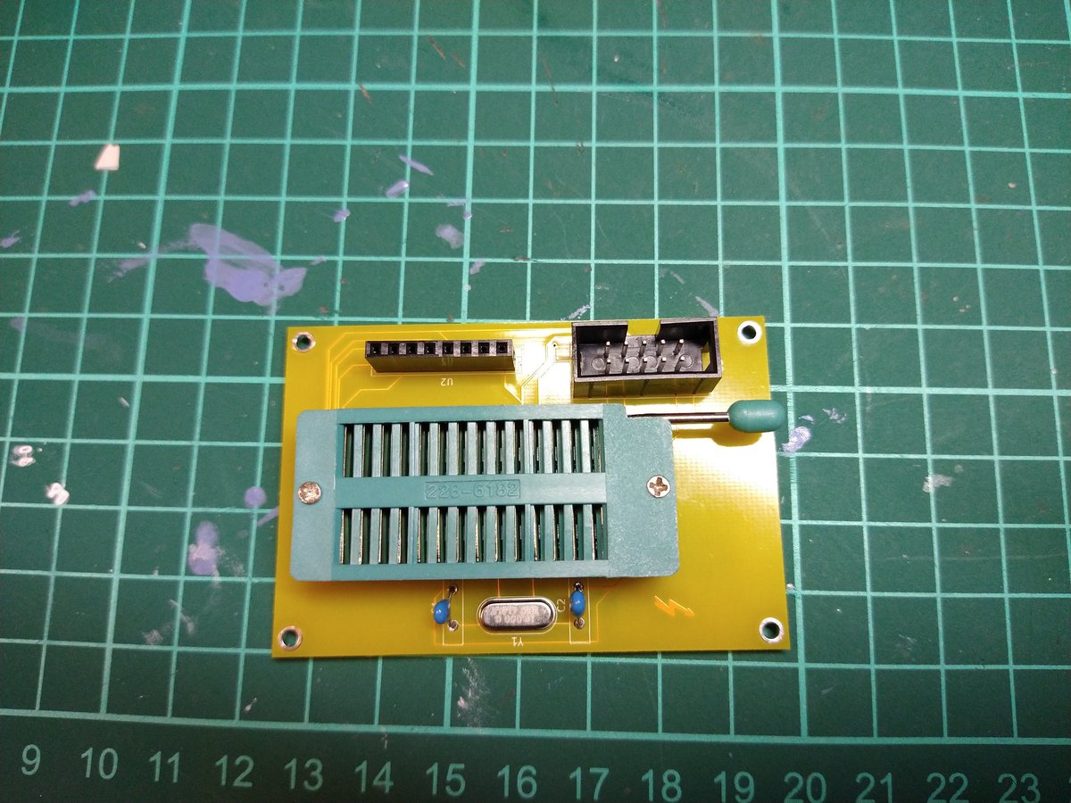 xianxia35120040's tweet photo. I desinged #PCB and oder it from fusion pcb. It was first time. This circuit board is a jig for uploading code in #atmega328p.
#fusionpcb
#Electronics https://t.co/NRwlhvLznH