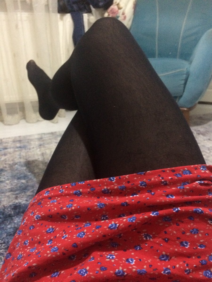 Geceliğimi giydim müsaitim