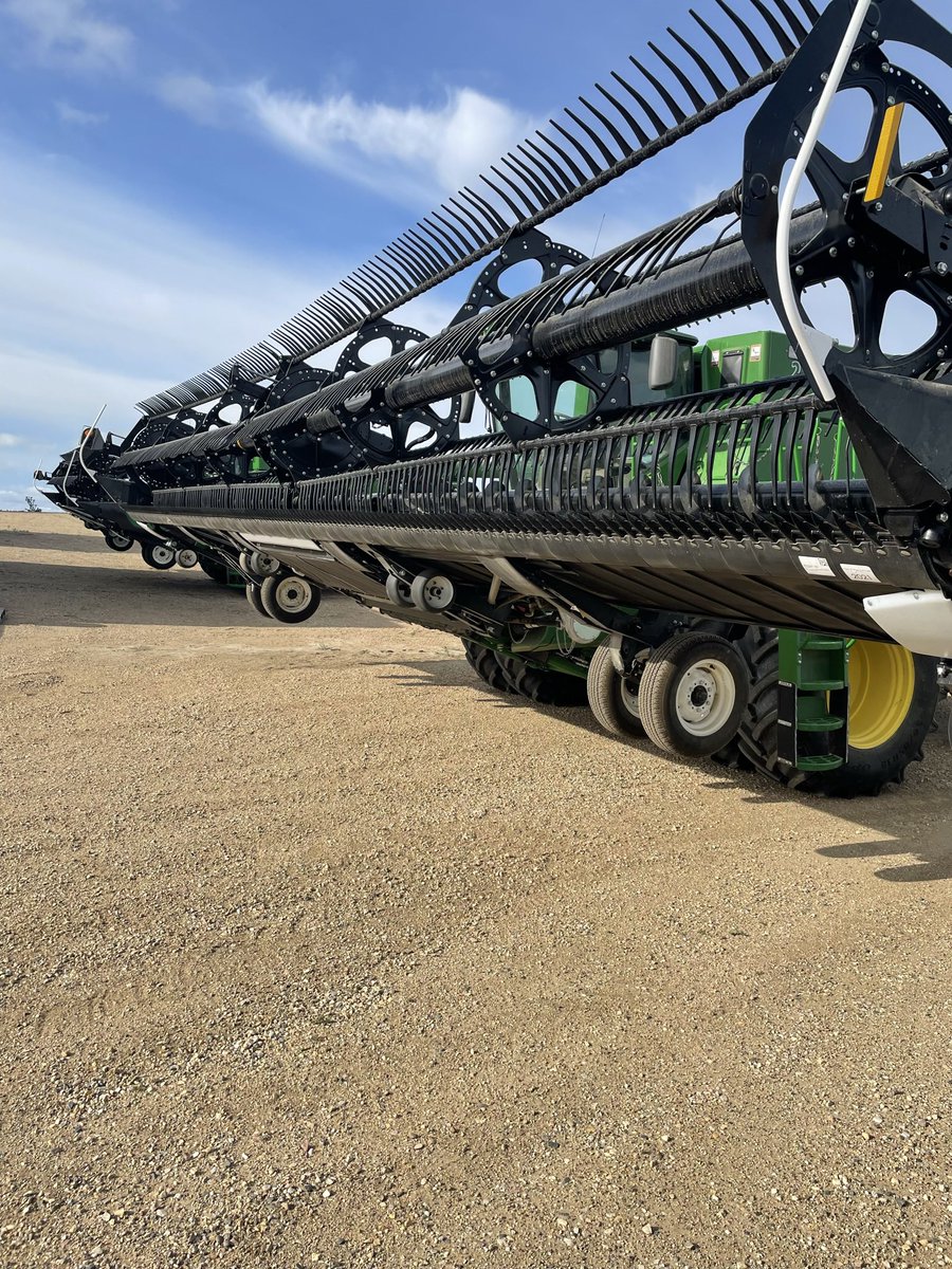New fd140s working great! @<a href="/NelsonMotors/">Nelson Motors and Equipment</a> <a href="/tuckbrett/">Brett Tuchscherer</a> #hopeidontjinxit #harvest22