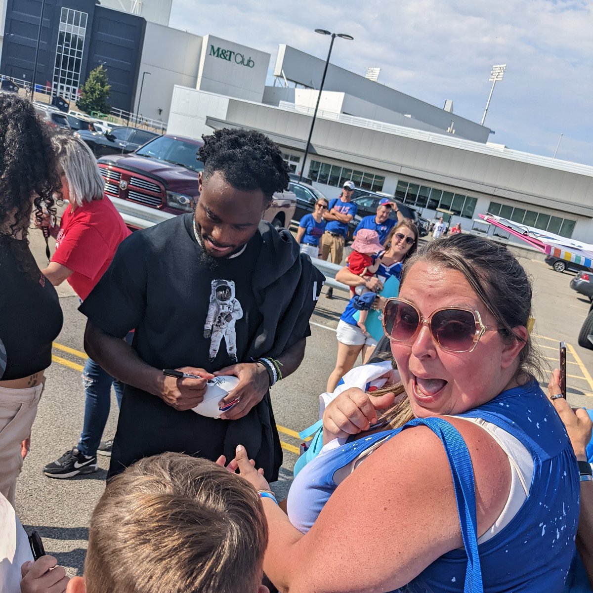 slo__2010's tweet photo. Got to meet my favorite player @_IsaiahMcKenzie and totally fangirled. Thank you so much for taking the time to sign my football! 💙❤️ #BillsMafia #isaiahmckenzie https://t.co/Y8lRLU0RYk