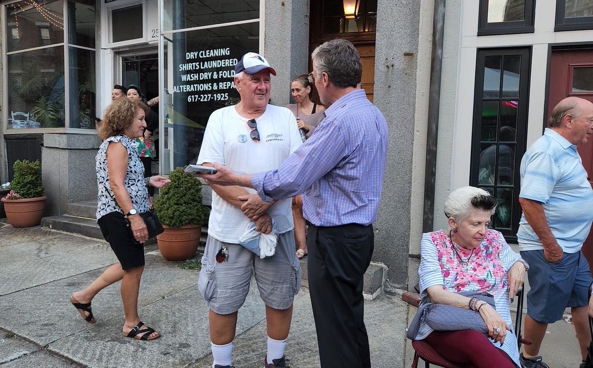 chrisforma's tweet image. Ended an amazing day of campaigning at the Fisherman’s Feast in the North End. Shook another thousand hands and ate my fifth fried dough of the campaign. More Dough with Doughty. 

@mapoli @magov