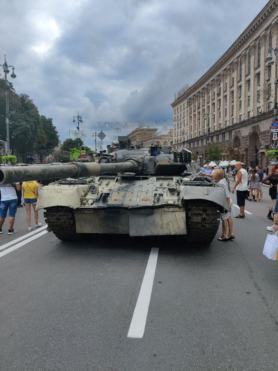 Osinttechnical's tweet photo. A pretty good display of modernized Russian hardware in Kyiv, T-90A, T80U, T-72B3, TOS-1A https://t.co/2ow4vM07JU