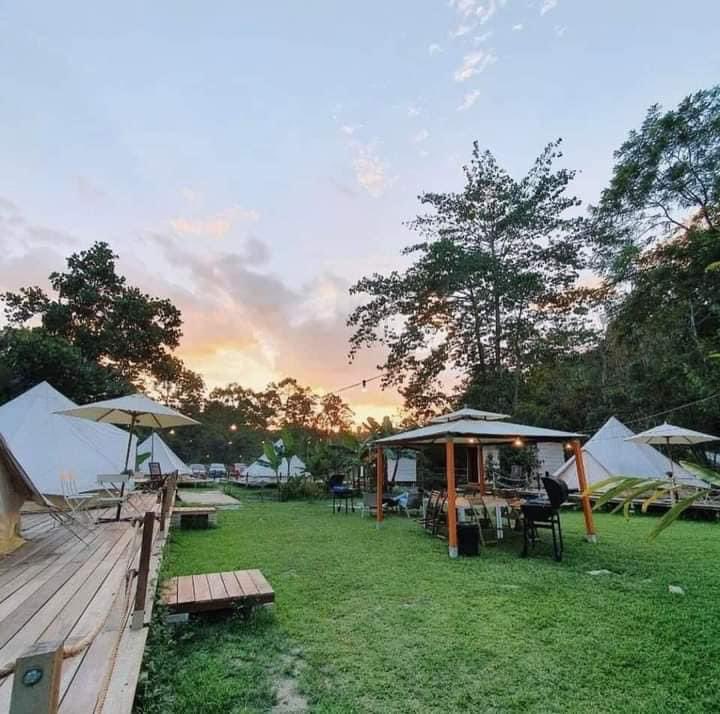 lokalisstay's tweet photo. 📍Canopy Villa Glamping Park, Janda Baik 

Antara aktiviti yang korang boleh plan nanti bbq, malam malam boleh layan unggun api. Ada juga trekking ke air terjun dan boleh memancing. 🤩 https://t.co/1by6t5qdrO