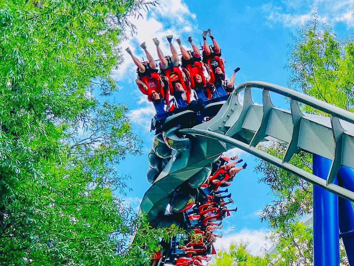 JustOut_nAbout's tweet photo. Upside down you turn me! 😮@carowinds #afterburn #carowinds #nc #sc #wherethecarolinascometogether #justoutnabout  #amazinglookslike #strikesquad #clt #charlotte #amusementpark #cedarfair #themepark #themeparklife #themeparks #themeparkvloggers #themeparkphotography https://t.co/JFqUvZUPvg