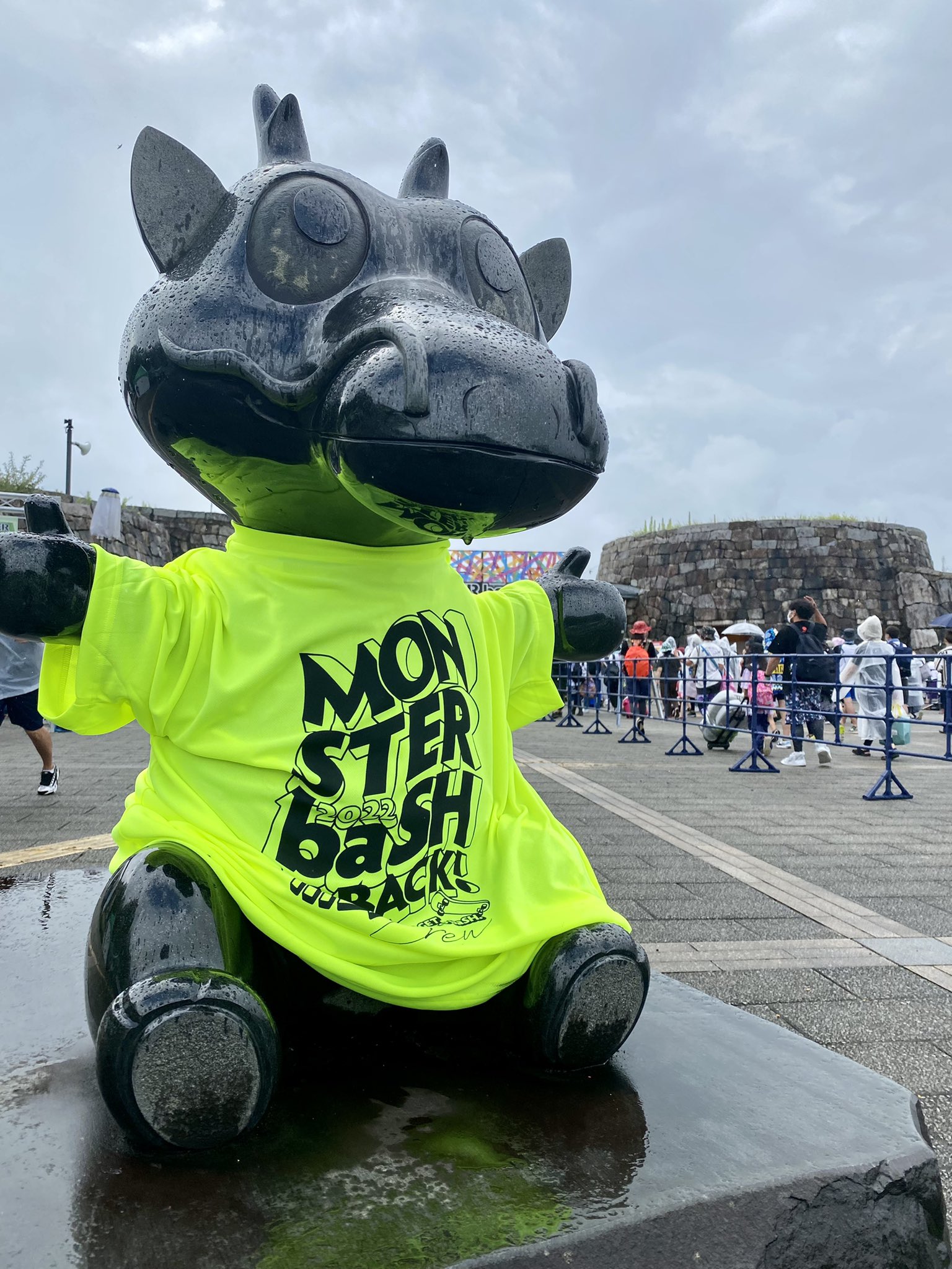 国営讃岐まんのう公園 Monster Bash 22 2日目 朝方バケツをひっくり返したような雨が降り 地面が滑りやすくなっています これから気温が上がり非常に蒸し暑くなります 感染症対策のほか ケガや熱中症に気をつけて1日お楽しみください モンバス