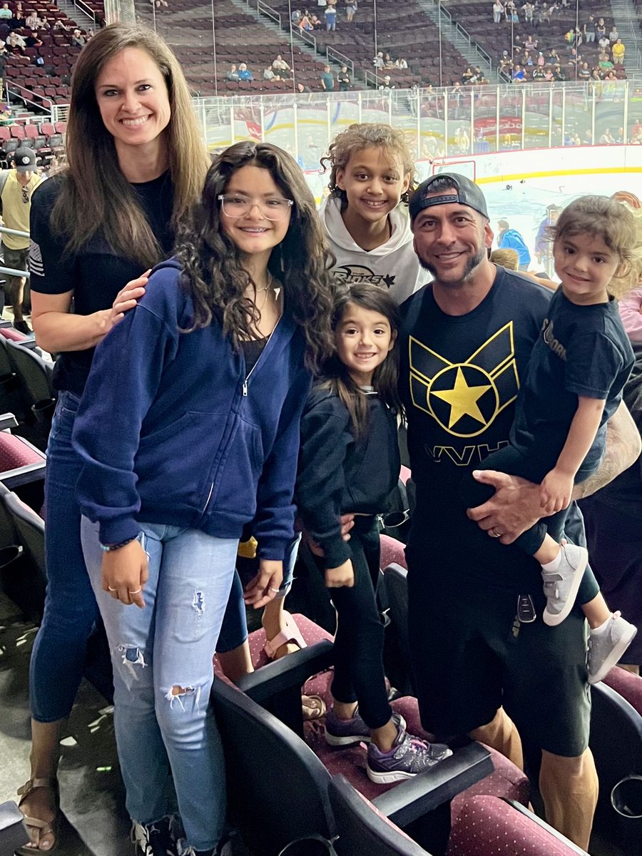 VGKWolverine's tweet photo. @3IceHockey Championship at the @orleansarena with the fam! 

#3ice #3v3 #hockey #vvhf #vegasveterans @vegas_veterans_hockey https://t.co/zrvWM0Oj4V