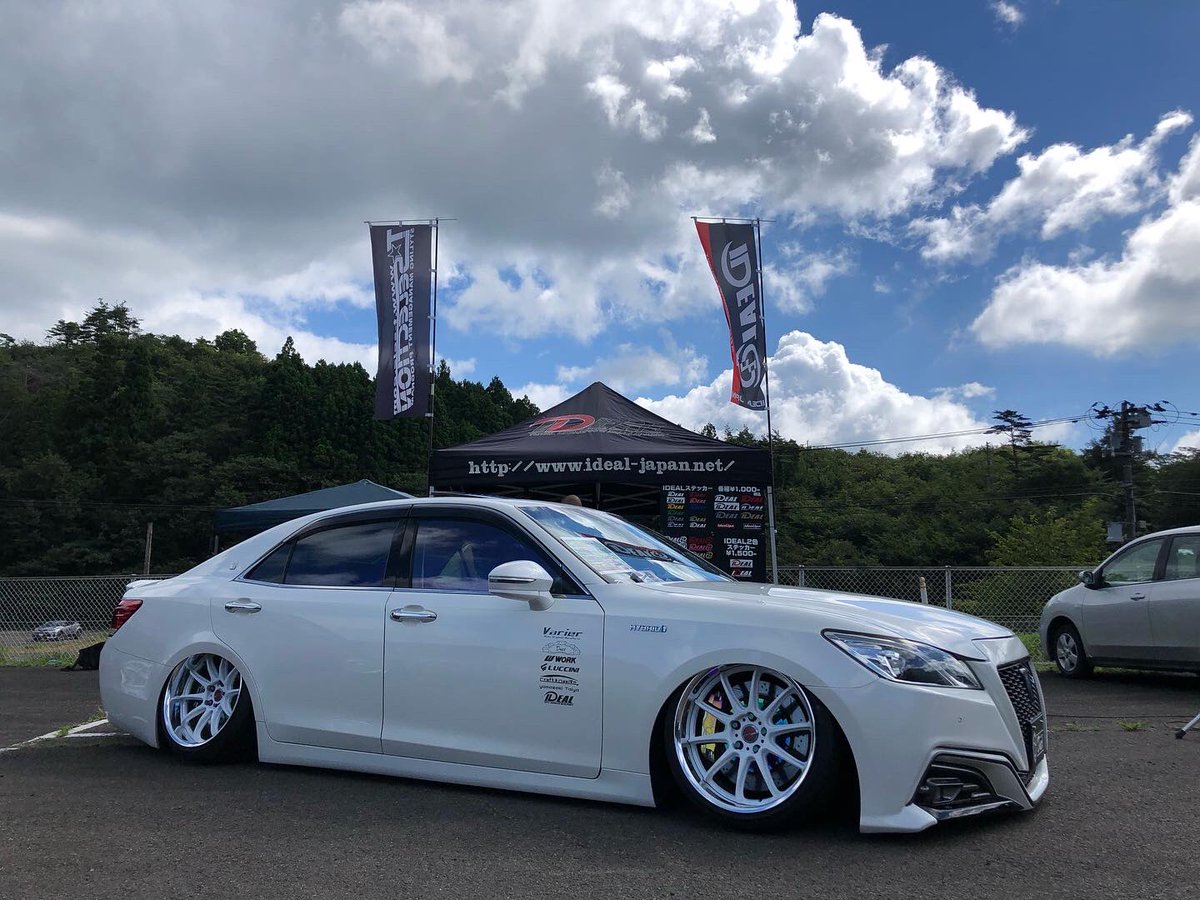 autoplanner2's tweet photo. 宮城県SUGOサーキットMパークで行われますS-1に @IDEAL_Japan2010 さんのブースにVarier series装着の21クラウンを展示させて頂いております！
是非お近くの方はいらして下さい♪

@ps_duex2 
#ideal #duex #ps #workwheels #vitour 
#aeroparts #varier #crown #21crown  #vipstyle  #sedan #stance https://t.co/R5rZYWYmSp
