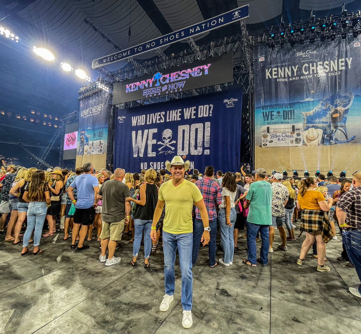 RyanFieldABC's tweet photo. What up Detroit?!
Awesome to be back in The D to see @kennychesney!
#GoneCountry #Detroit4Life https://t.co/T1Wuwg8rX7