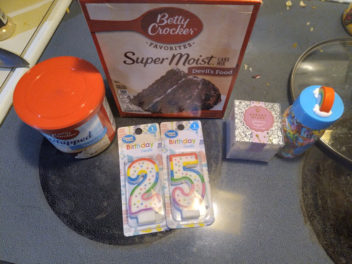 AriGoodGurl's tweet photo. Made a weed cake for my birthday edible butter not depicted had some frozen drinks even though it was a cool day in August for once on the 14th. #cannabis #21+ https://t.co/v5PZZqTG3E