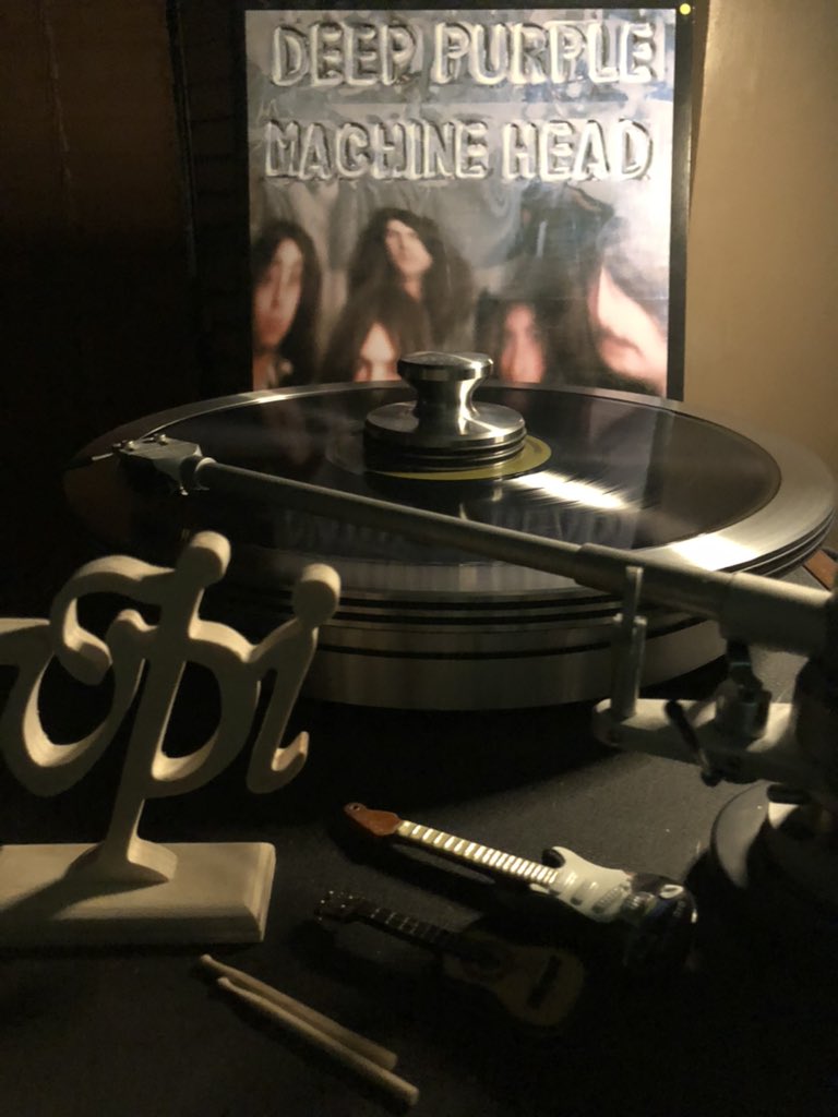 Day late, but Happy 77th Birthday Ian Gillan 

Spinning Deep Purple Machine Head   