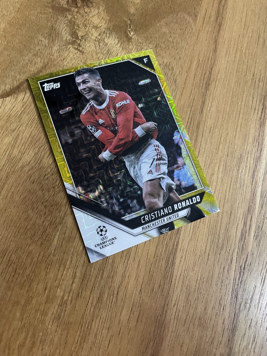 datreute's tweet photo. Solid CR7 parallel with iffy centering. https://t.co/bmS5GSBhf0