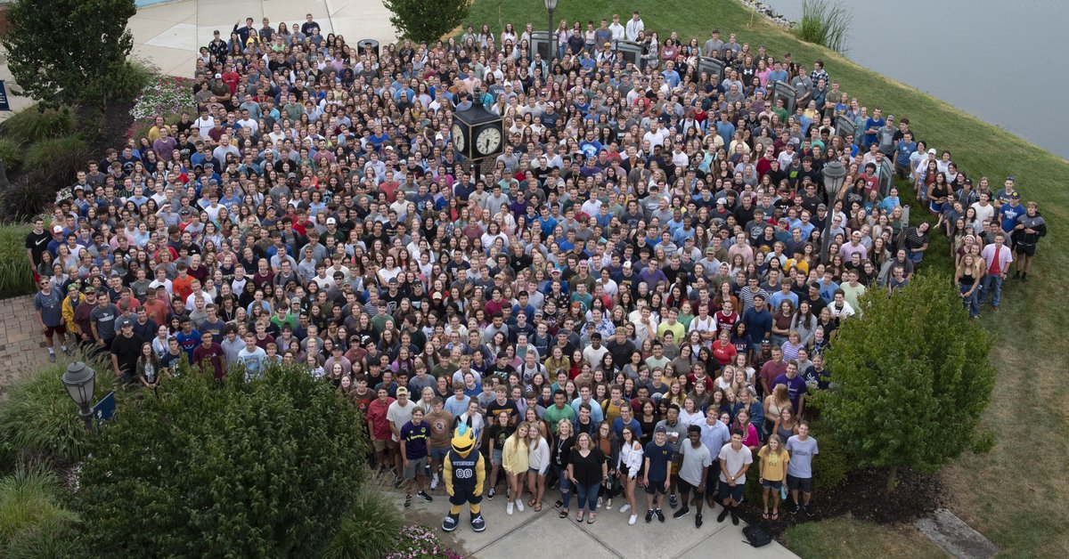 cedarville's tweet photo. 📣 Say ‘hello’ to the newest swarm of Yellow Jackets. The class of 2026 is HUGE! 🤩 🎉

#GettingStartedatCU https://t.co/5yavF01sfQ