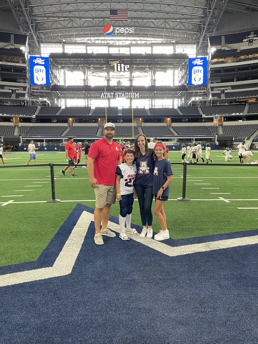 cherry_aimee's tweet photo. Big stadium, big win. Great start to the season for the 4th grade Allen Eagles! 🅰️🆙 https://t.co/9czq3gZZDf