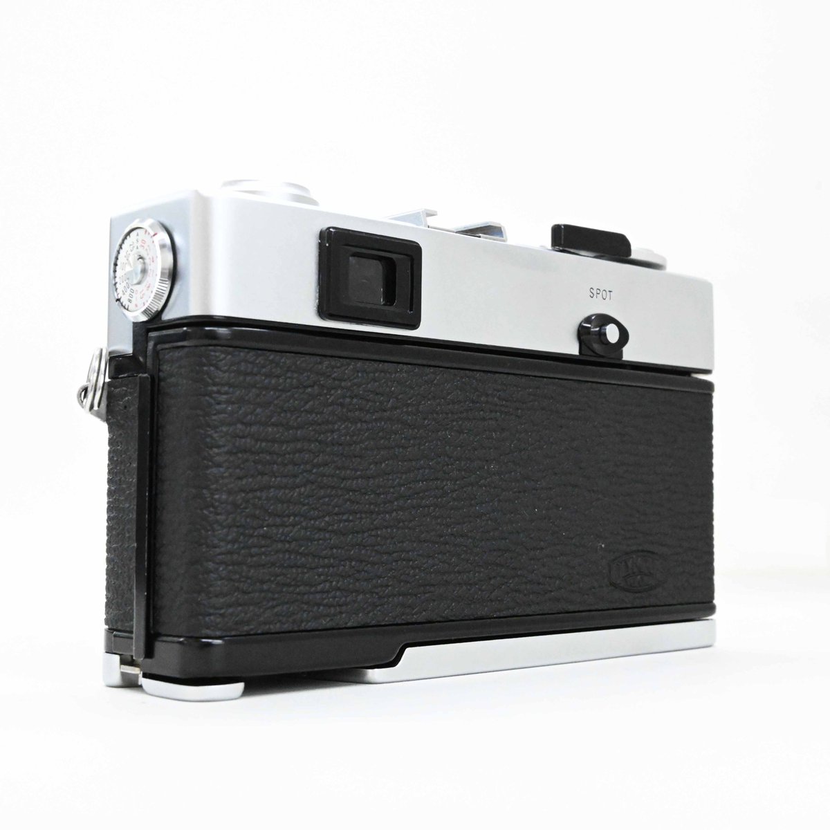 champcamera's tweet photo. [中古]#OLYMPUS #35SP（#オーバーホール済）¥22,000
By #港北ニュータウン
レンズは42ミリF1.7。開けば柔らかく絞れば引き締まるオールドレンズならではの描写を楽しめる1台。こちらオーバーホール済みの安心機です。とにかく描写がすばらしい。
#フィルムカメラ
https://t.co/DgJGA2wJZy https://t.co/SIwuLsFFyn