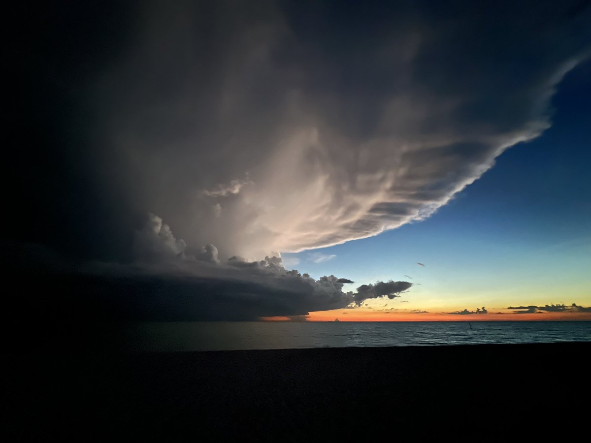 ryannorris's tweet photo. Thunderstorm over the Gulf of Mexico south of Sarasota, FL #weather https://t.co/vMPLGOEuHY