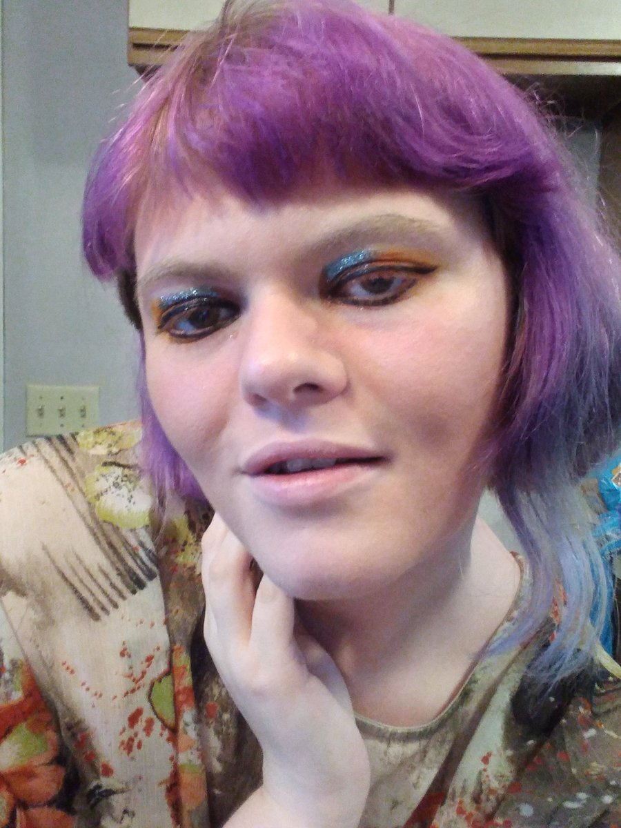 AriGoodGurl's tweet photo. Tried out my #NYX glitter https://t.co/SNe6Unjv4Z