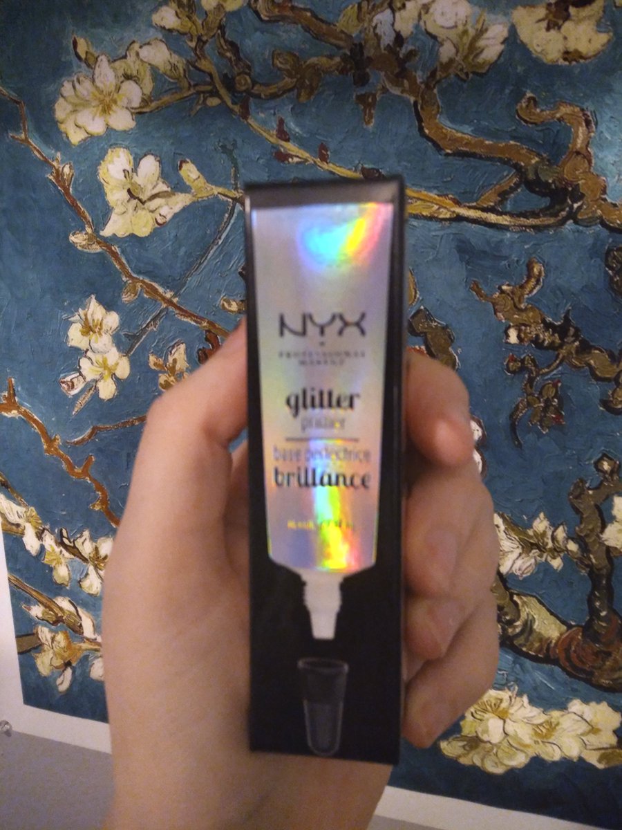 AriGoodGurl's tweet photo. Some glitter #NYX makeup my roommate gifted me from #Ulta really sticks well https://t.co/L97gsS5KAl