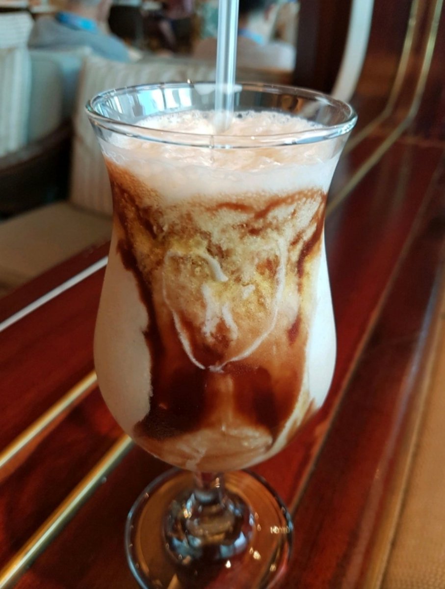 The_Cruise_Life's tweet photo. From boarding 'Pacific Explorer' at the port of Sydney to the first (of many) cocktails ... 🚢👍😎
#Cruise #Cruising #Sydney #PacificExplorer https://t.co/ZxgsXZQLdl