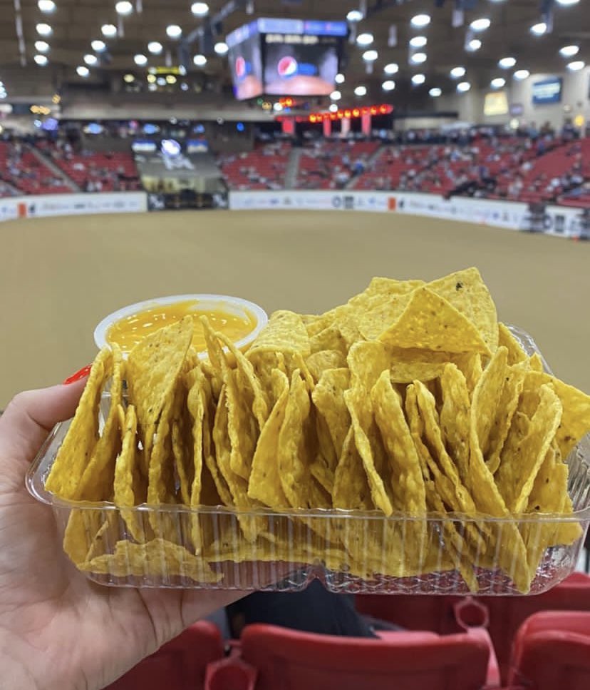 southpointlv's tweet photo. Snacking before the main event 🤤#RunForAMillion https://t.co/4mX9ikXlUE