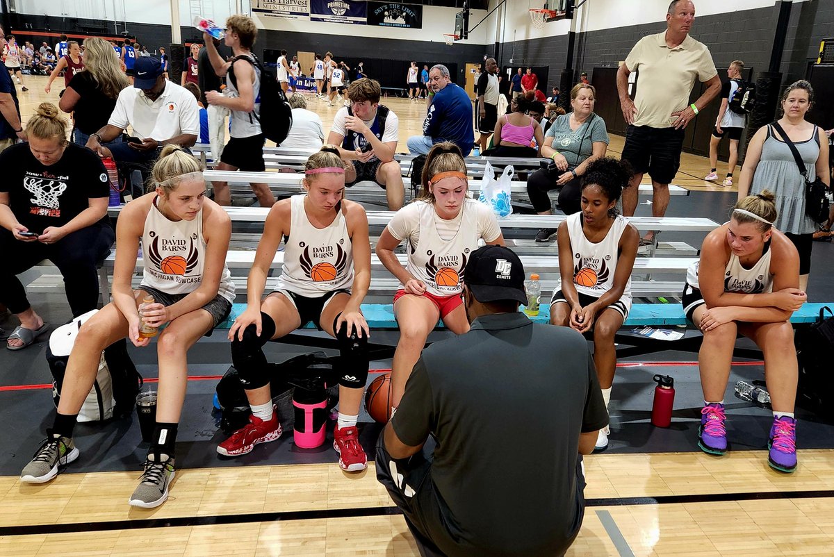 ChrisWhims's tweet photo. Some things are bigger than basketball. Thanks @JohnStrong for a great event, I had so much fun! And thank you to all the coaches! #StephenStrong @DellJCoachUp @HankampScott @BigNikThompkins @MimysticsD @MichHSBball @Drivebball1 @WestMiDrive2024 @coachselvia https://t.co/yG73Teuwey