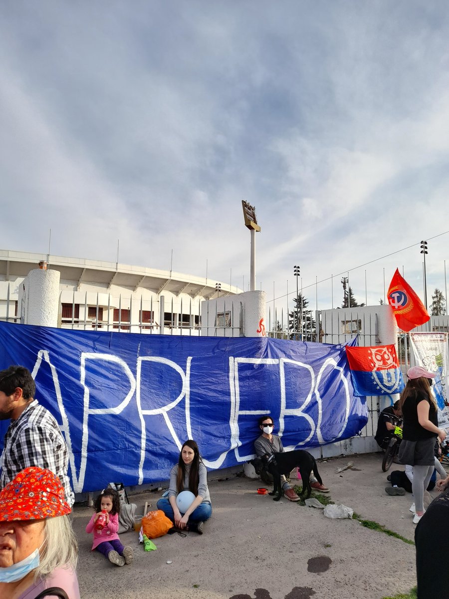 LaotraNata's tweet photo. #Apruebazo
#AprueboUnChileMejor
#AprueboCrece
#ApruebazoPorLosDDHH
El Apruebo en el Estadio Nacional https://t.co/8aEsdctqnD