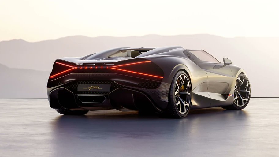 Autocosmos's tweet photo. Se despide #Buggati del motor de dieciséis cilindros en W, con el 𝗪𝟭𝟲 𝗠𝗶𝘀𝘁𝗿𝗮𝗹 🤩 un roadster con una potencia de 1600Hp 🔥 estéticamente destacan las entradas de aire laterales en forma de C que en gran medida definen el diseño del #Chiron 👌🏻👉https://t.co/jasjYgve1U https://t.co/JIO9SHyXto
