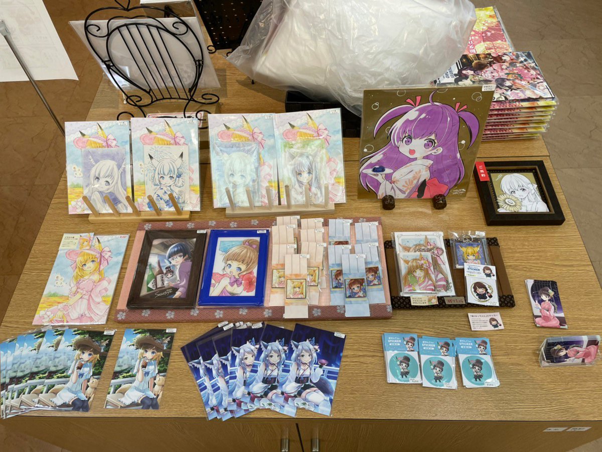 #ときめぐり展 とうとう最終日😭今日も現地は賑わいそうですね。私はさすがに行けないので、自宅でイラスト描いて遠隔参加の気分になろうと思います😌
グッズも返送作業の手間が少しでも減るようにお迎えいただけたら嬉しいな…
最終日は16時まで。皆さん今日も楽しみましょう!😆