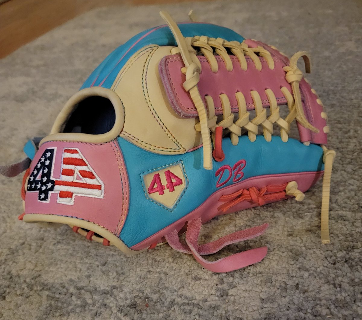 ray42706's tweet photo. Thank you @44ProGloves for the 🔥 glove https://t.co/SknIFxJfmx